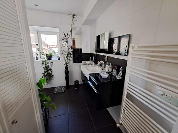 Centre ville Saumur, maison proche des commerces et écoles, 4 chambres, gros potentiel.