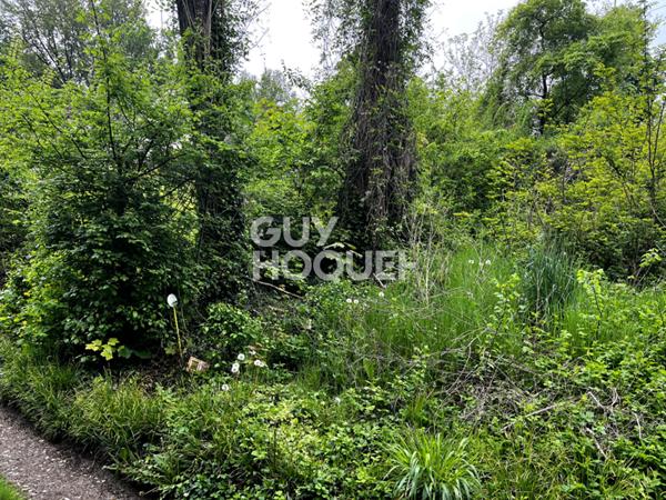 Terrain à bâtir de 650 m² Pour les ambitieux, les audacieux...ou les amoureux du défi.
