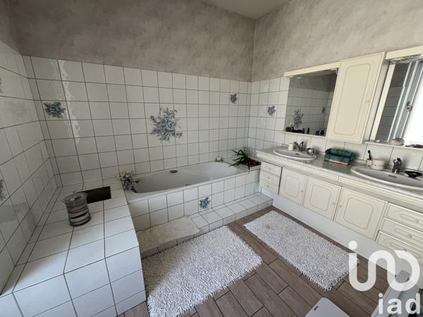 House for sale 7 rooms 177 m² Parthenay