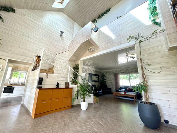 Maison Eragny 7 pièce(s) 195 m2 749 900 € **  - Référence  7997