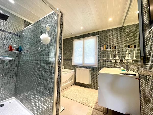 Maison Eragny 7 pièce(s) 195 m2 749 900 € **  - Référence  7997