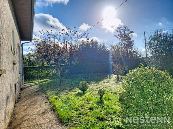 A Vendre Maison habitable de plain-pied avec trois chambres, un garage et un jardin clôturé