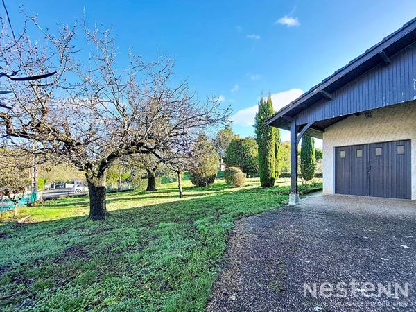 A Vendre Maison habitable de plain-pied avec trois chambres, un garage et un jardin clôturé