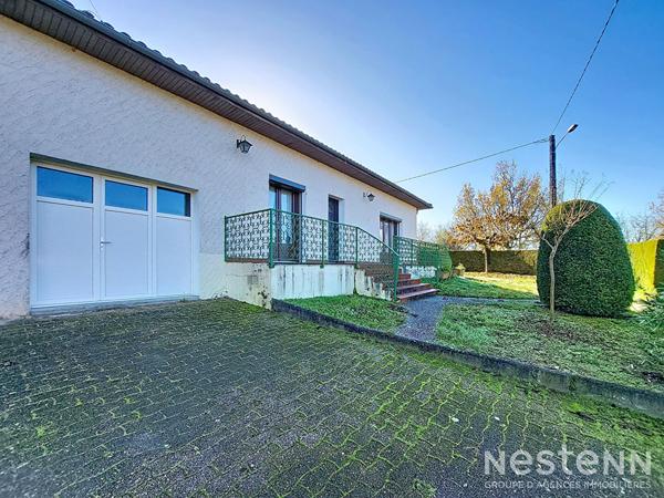 A Vendre Maison habitable de plain-pied avec trois chambres, un garage et un jardin clôturé
