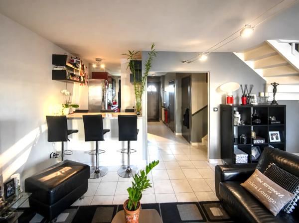Maison
         4 pièces
        - 94 m² 275 000 € *