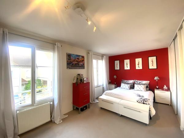 Maison
         4 pièces
        - 94 m² 275 000 € *