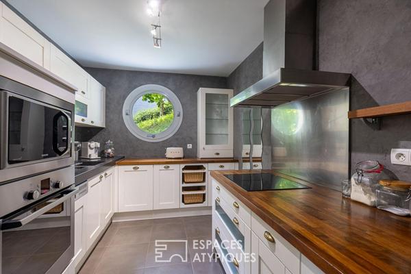 Duplex atypique et sa verrière sur la forêt