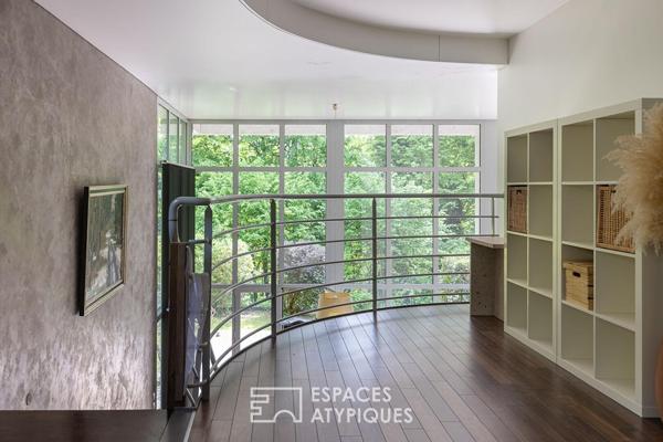 Duplex atypique et sa verrière sur la forêt