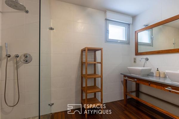 Duplex atypique et sa verrière sur la forêt
