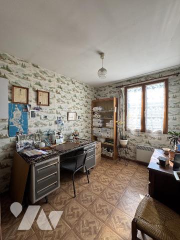 Maison de plain pied 3 chambres, une salle à manger séjour, une salle d'eau, un garage