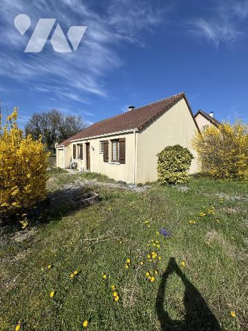 Maison de plain pied 3 chambres, une salle à manger séjour, une salle d'eau, un garage