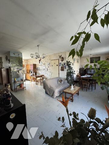 Maison de plain pied 3 chambres, une salle à manger séjour, une salle d'eau, un garage