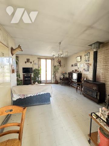 Maison de plain pied 3 chambres, une salle à manger séjour, une salle d'eau, un garage