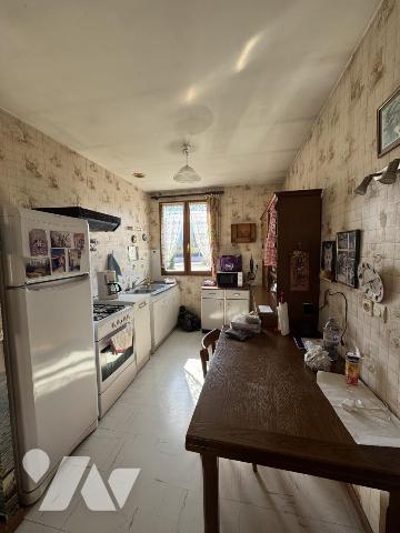 Maison de plain pied 3 chambres, une salle à manger séjour, une salle d'eau, un garage