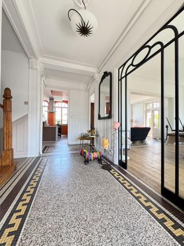 Maison d'exception à Muizon avec piscine