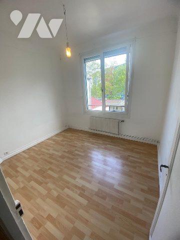 CALAS SECTEUR CURIE ENSEMBLE IMMOBILIER APPARTEMENT ET GARAGE