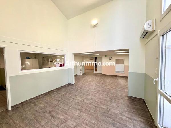 Location                                                      Local commercial
                        
                     10 pièces                      224 m2                     à Bondoufle