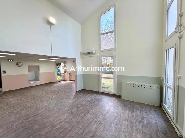 Location                                                      Local commercial
                        
                     10 pièces                      224 m2                     à Bondoufle