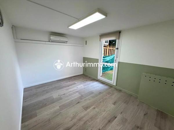 Location                                                      Local commercial
                        
                     10 pièces                      224 m2                     à Bondoufle