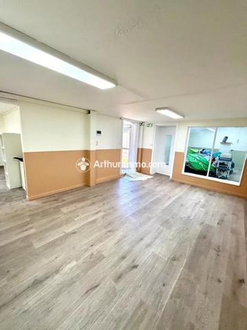 Location                                                      Local commercial
                        
                     10 pièces                      224 m2                     à Bondoufle