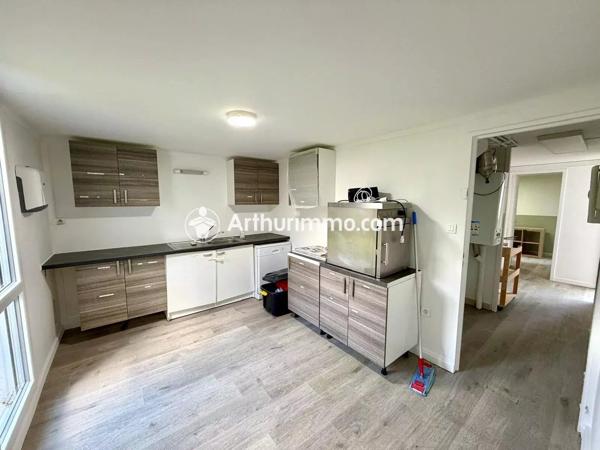 Location                                                      Local commercial
                        
                     10 pièces                      224 m2                     à Bondoufle