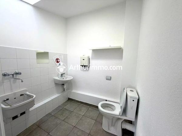 Location                                                      Local commercial
                        
                     10 pièces                      224 m2                     à Bondoufle