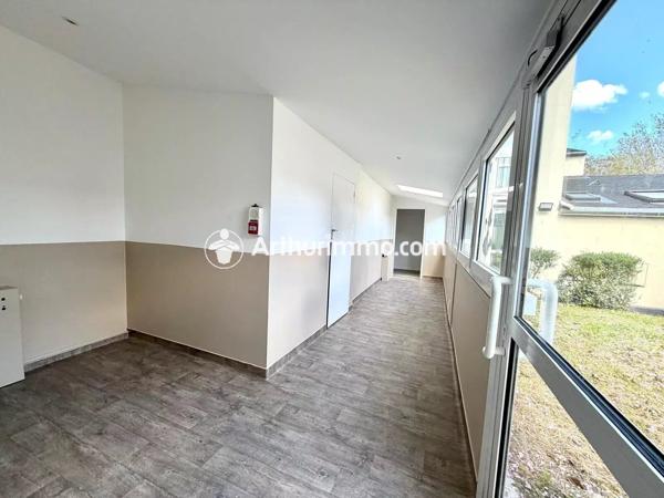 Location                                                      Local commercial
                        
                     10 pièces                      224 m2                     à Bondoufle