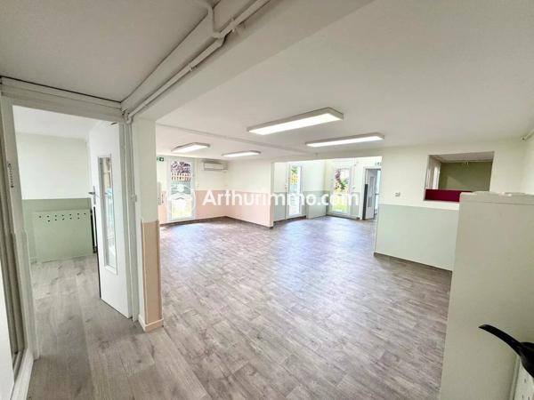 Location                                                      Local commercial
                        
                     10 pièces                      224 m2                     à Bondoufle