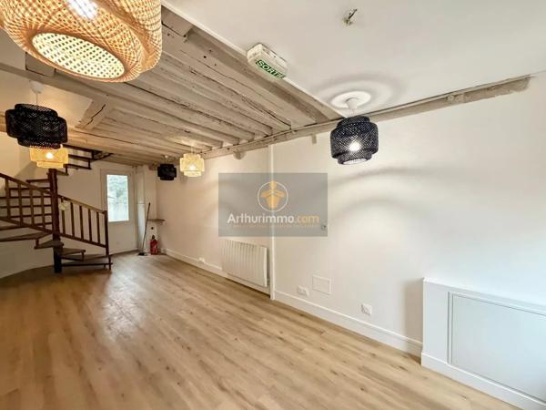 Vente                                                      Local commercial
                        
                                         90 m2                     à Coulommiers