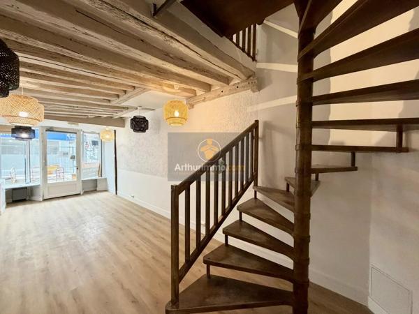 Vente                                                      Local commercial
                        
                                         90 m2                     à Coulommiers