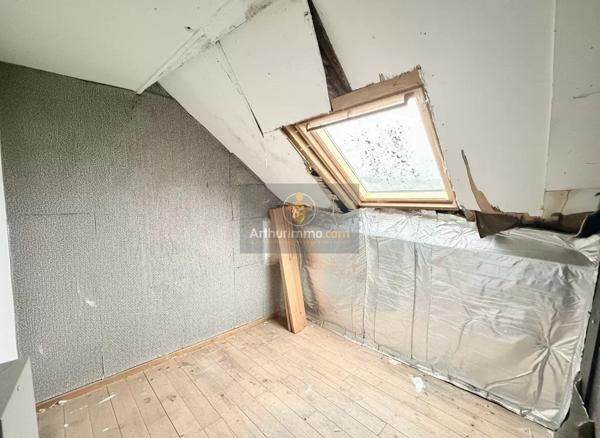 Vente                                                      Local commercial
                        
                                         90 m2                     à Coulommiers