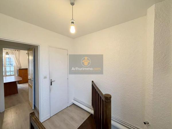 Vente                                                      Local commercial
                        
                                         90 m2                     à Coulommiers