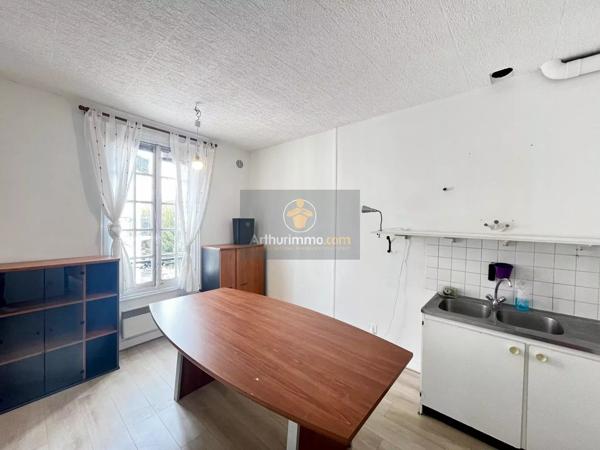 Vente                                                      Local commercial
                        
                                         90 m2                     à Coulommiers