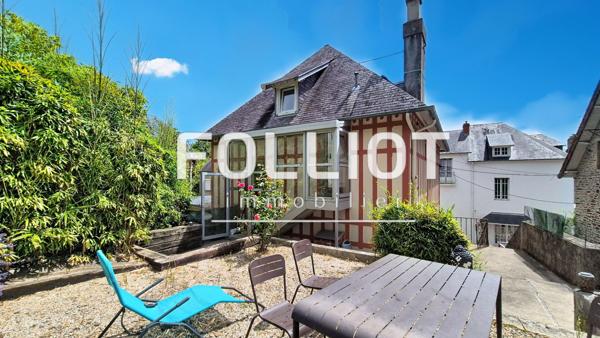 A vendre Saint Jean le Thomas Immeuble avec local commercial, deux appartements, jardin et garage
