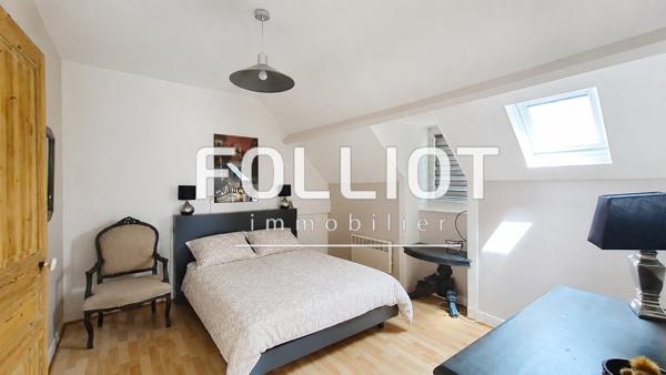 A vendre Saint Jean le Thomas Immeuble avec local commercial, deux appartements, jardin et garage