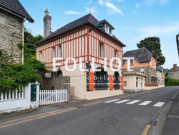 A vendre Saint Jean le Thomas Immeuble avec local commercial, deux appartements, jardin et garage