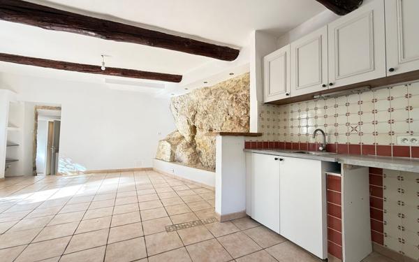 Maison à vendre    3 pièces • 66 m2 Eyguières