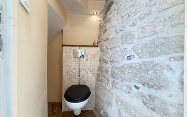 Maison à vendre    3 pièces • 66 m2 Eyguières