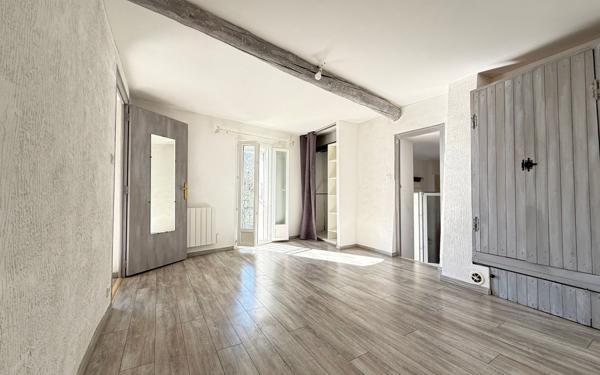 Maison à vendre    3 pièces • 66 m2 Eyguières