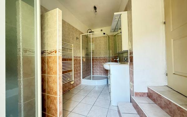 Maison à vendre    3 pièces • 66 m2 Eyguières