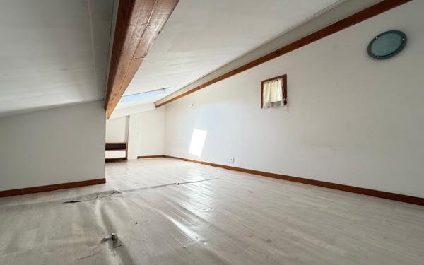 Maison à vendre    3 pièces • 66 m2 Eyguières