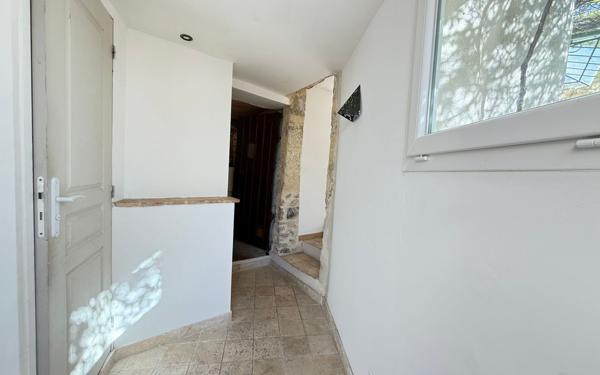 Maison à vendre    3 pièces • 66 m2 Eyguières