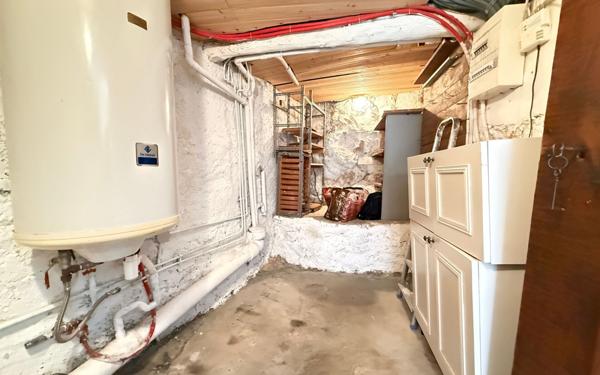 Maison à vendre    3 pièces • 66 m2 Eyguières