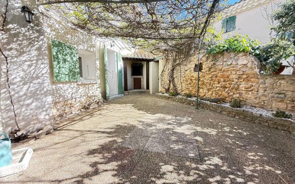 Maison à vendre    3 pièces • 66 m2 Eyguières
