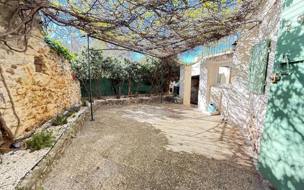 Maison à vendre    3 pièces • 66 m2 Eyguières