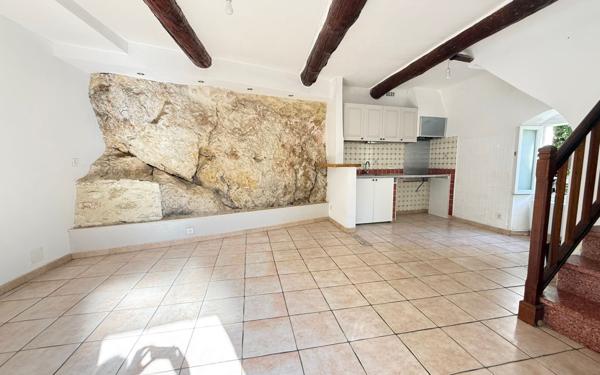 Maison à vendre    3 pièces • 66 m2 Eyguières