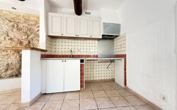 Maison à vendre    3 pièces • 66 m2 Eyguières