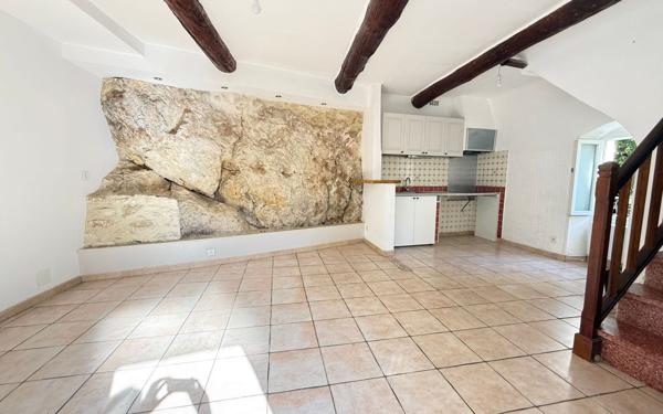 Maison à vendre    3 pièces • 66 m2 Eyguières