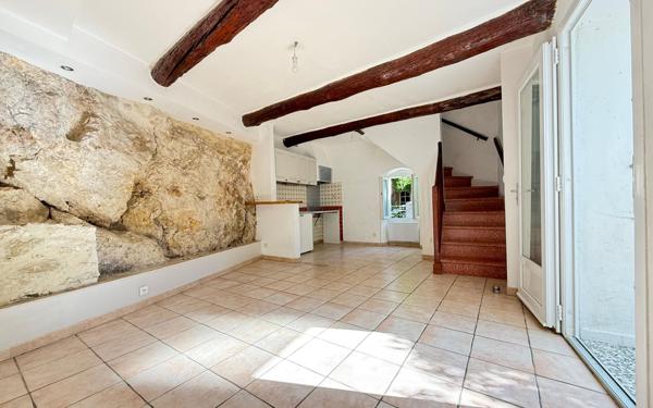 Maison à vendre    3 pièces • 66 m2 Eyguières