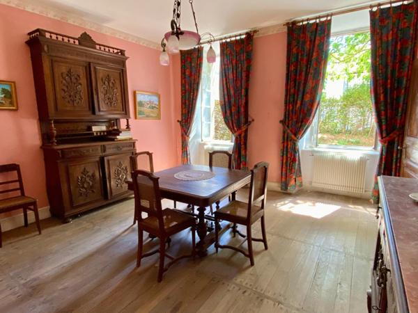 maison familiale avec grand terrain, garage et dépendance